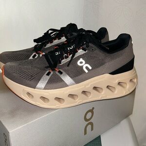 On Cloud Eclipse Running Black fade and Sand and orange Athletic Shoes